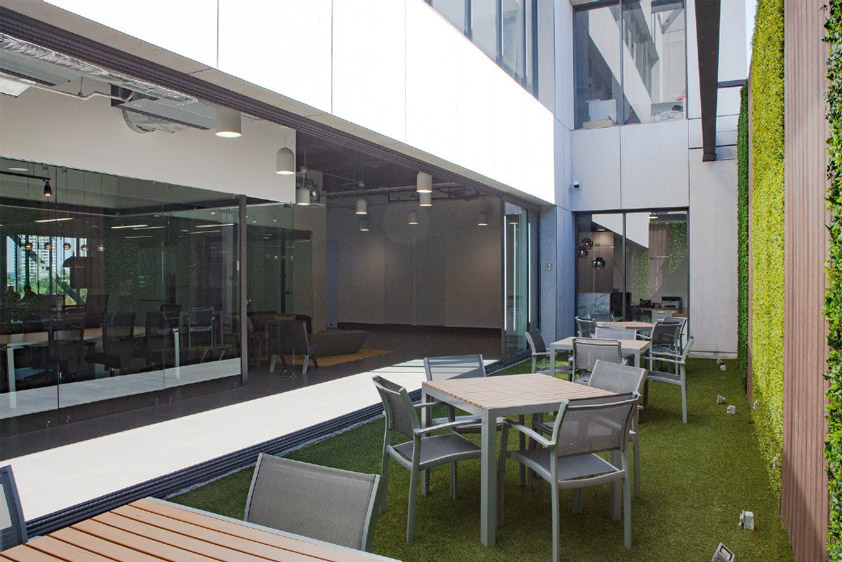 Estación de café con todos los servicios para un descanso.