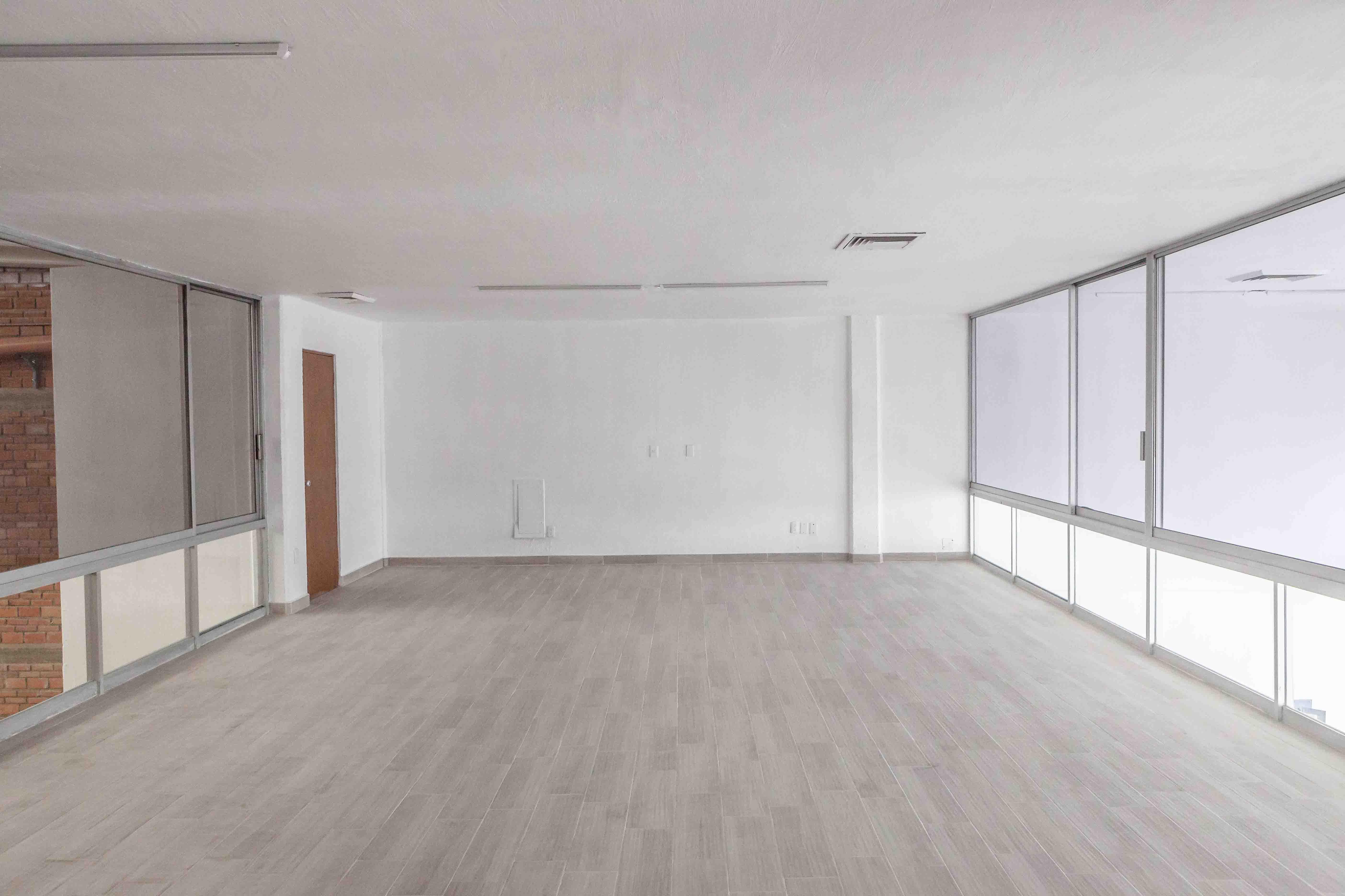 Interior de una bodega industrial.